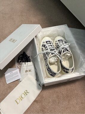 Dior Walk’n’ Dior Low-Top Sneakers in White & Navy Toile Size 36.5